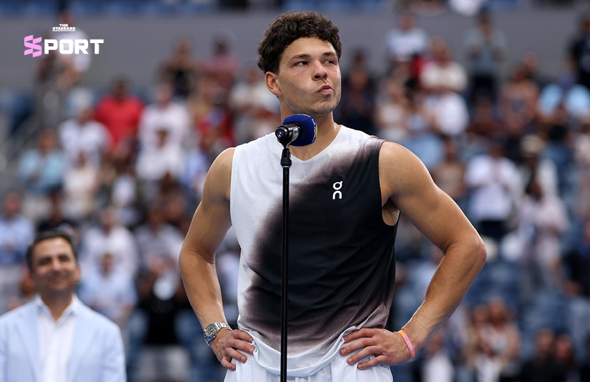 อเล็กซานเดอร์ ซเวเรฟ ชูถ้วยแชมป์ US Open 5