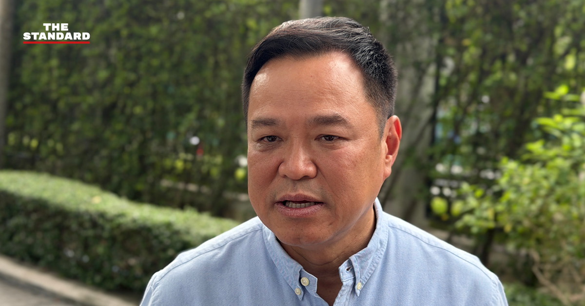 ภาพ อนุทิน ชาญวีรกูล ให้สัมภาษณ์ในวันคล้ายวันเกิดครบ 60 ปี