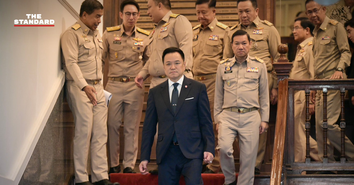 อนุทิน ชาญวีรกูล นายกรัฐมนตรีและรัฐมนตรีว่าการกระทรวงมหาดไทย กำลังกล่าวสุนทรพจน์