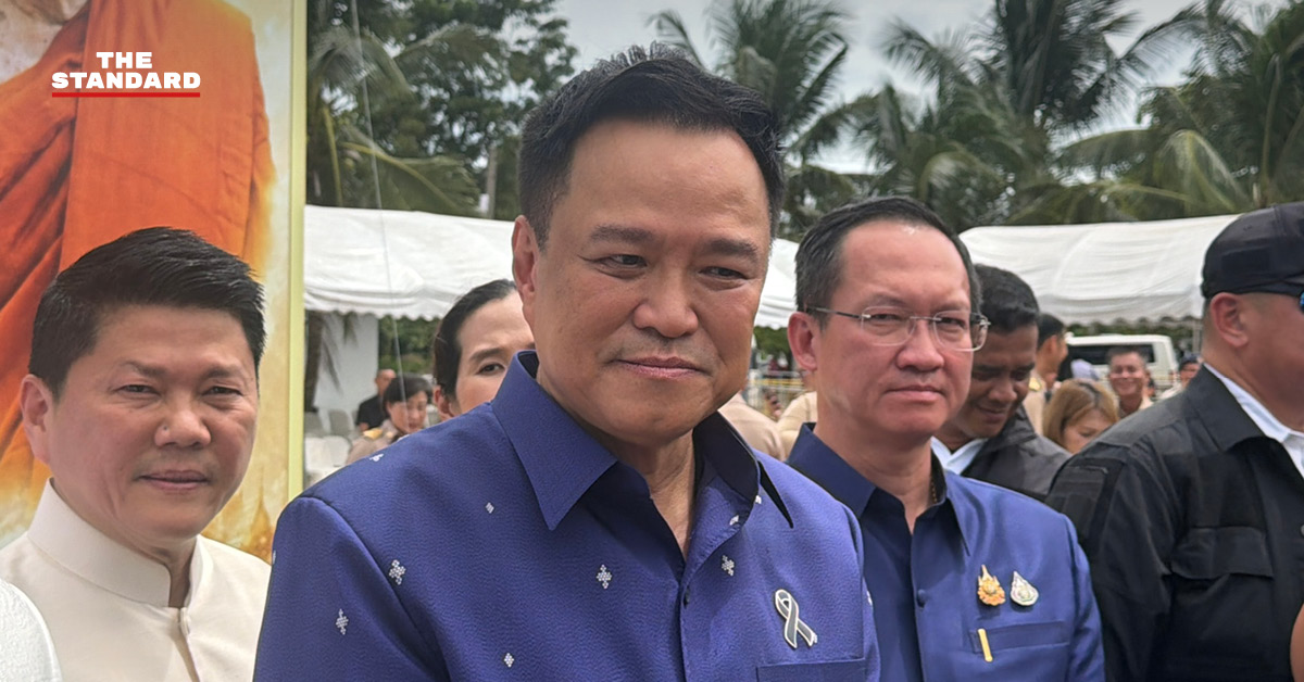 อนุทิน ชาญวีรกูล ให้สัมภาษณ์สื่อมวลชน