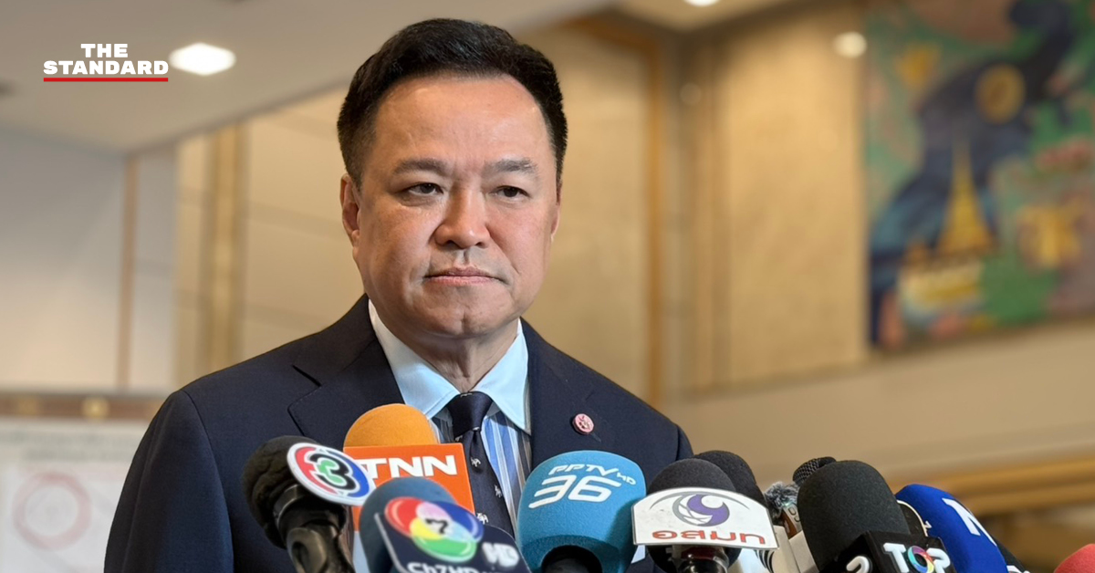 อนุทิน ชาญวีรกูล ให้สัมภาษณ์สื่อมวลชน