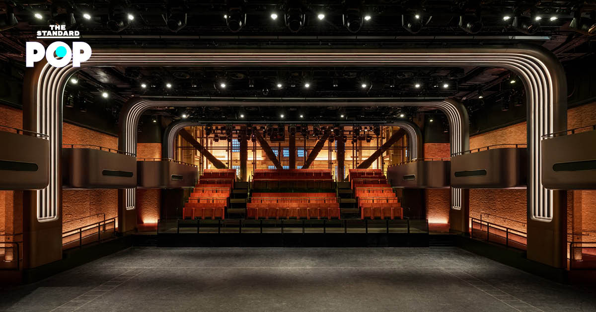 ภาพอาคาร Apple Music Hall ณ Battersea Power Station ที่ลอนดอน