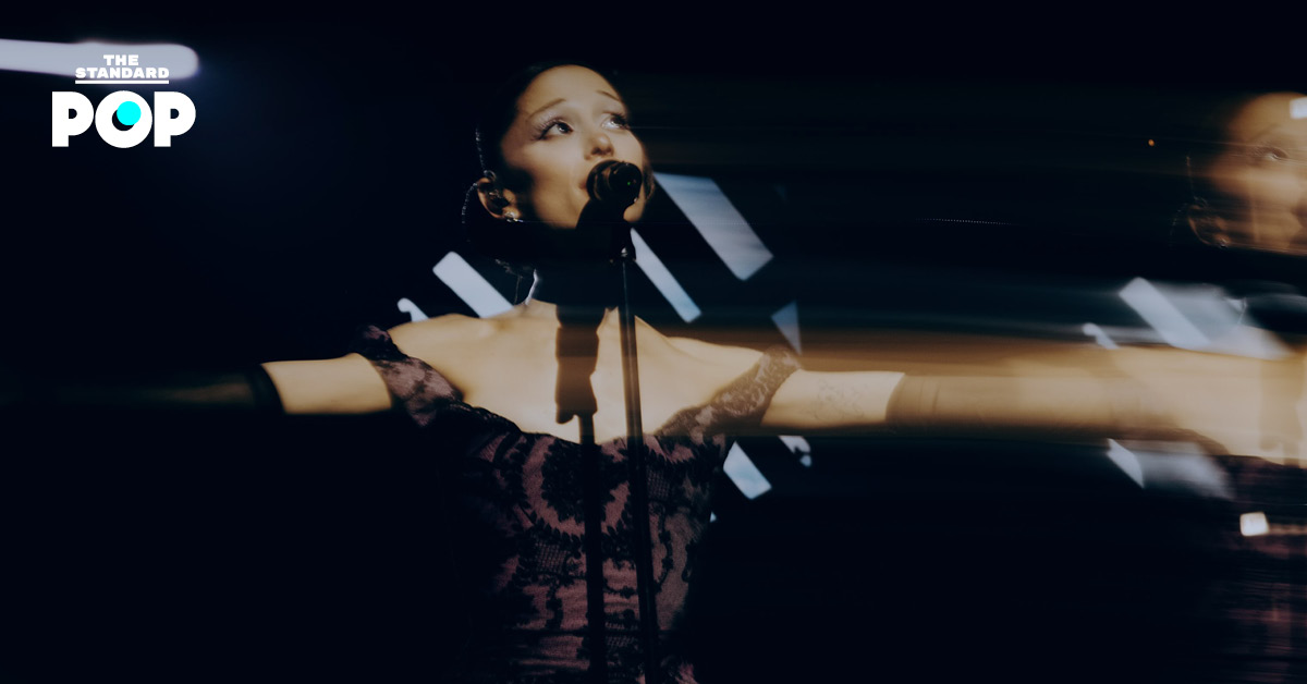 Ariana Grande กำลังแสดงคอนเสิร์ต Eternal Sunshine Tour