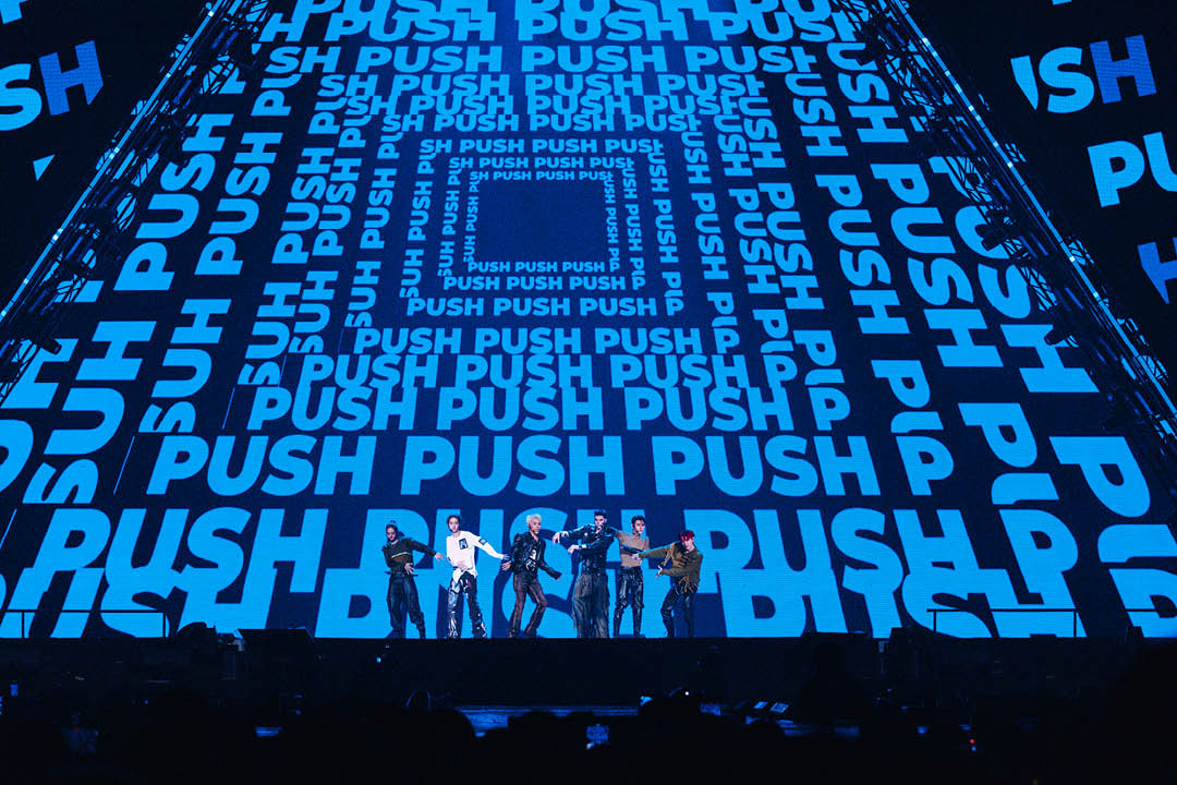 ภาพรวมวง ATLAS บนเวทีคอนเสิร์ต ATLAS RISING UP CONCERT 5