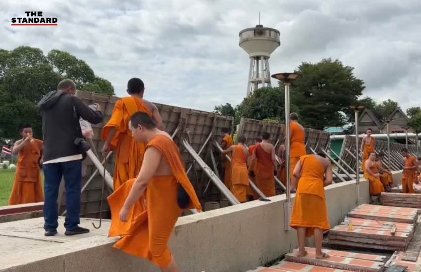ภาพเจ้าหน้าที่กำลังติดตั้งแนวบังเกอร์ป้องกันน้ำท่วมบริเวณวัดกษัตราธิราชวรวิหาร จังหวัดพระนครศรีอยุธยา 4