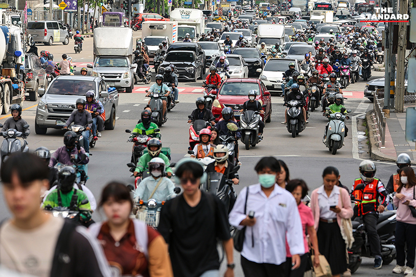 ผู้ว่าฯ ชัชชาติ สิทธิพันธุ์ และประชาชนร่วมกิจกรรม Bangkok Car Free 2026 เดินทางด้วยระบบขนส่งสาธารณะ 3
