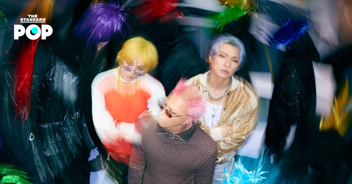 ภาพวง BIGBANG กำลังแสดงบนเวทีคอนเสิร์ต