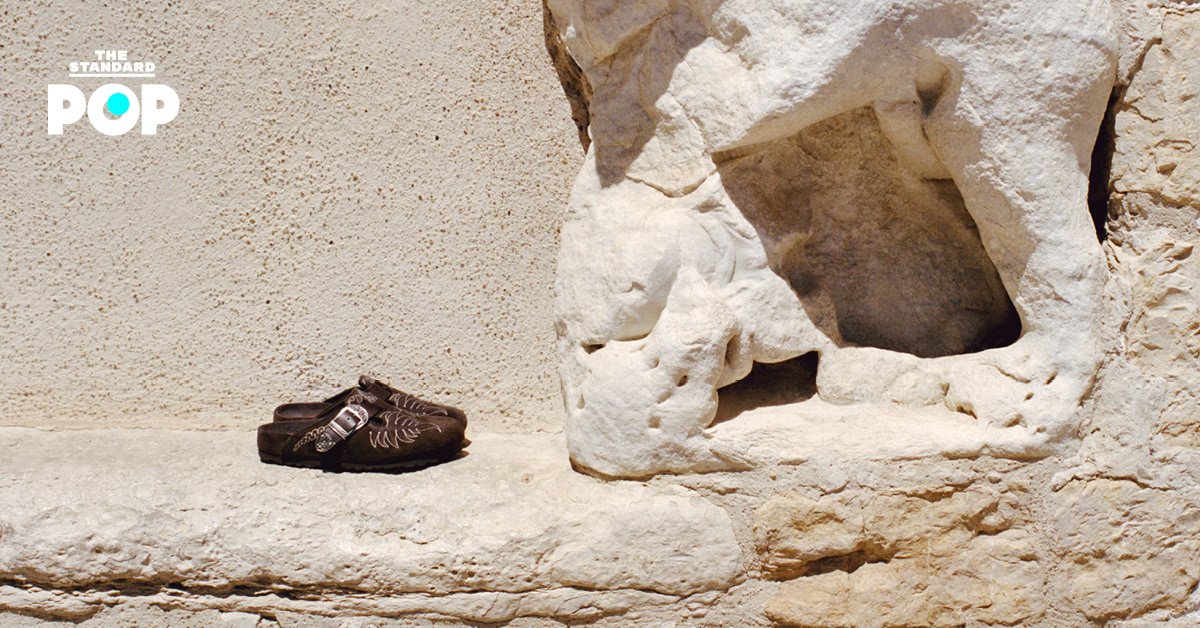 รองเท้า BIRKENSTOCK รุ่น Boston ที่ทำร่วมกับ ETRO ลายเพสลีย์