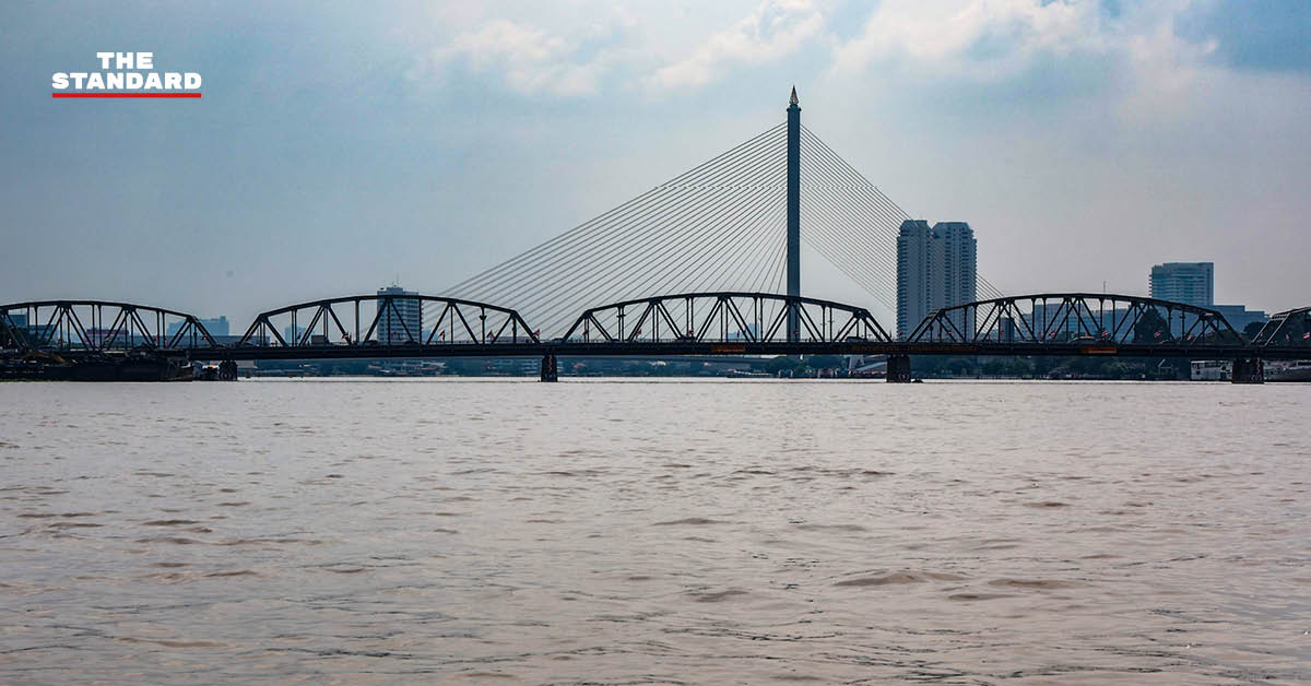 ภาพประกอบแสดงสถานการณ์น้ำท่วมขังบนถนนในกรุงเทพมหานคร