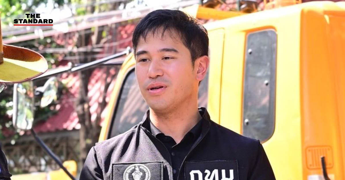 เจ้าหน้าที่ กทม. จัดเก็บขยะในพื้นที่น้ำท่วม