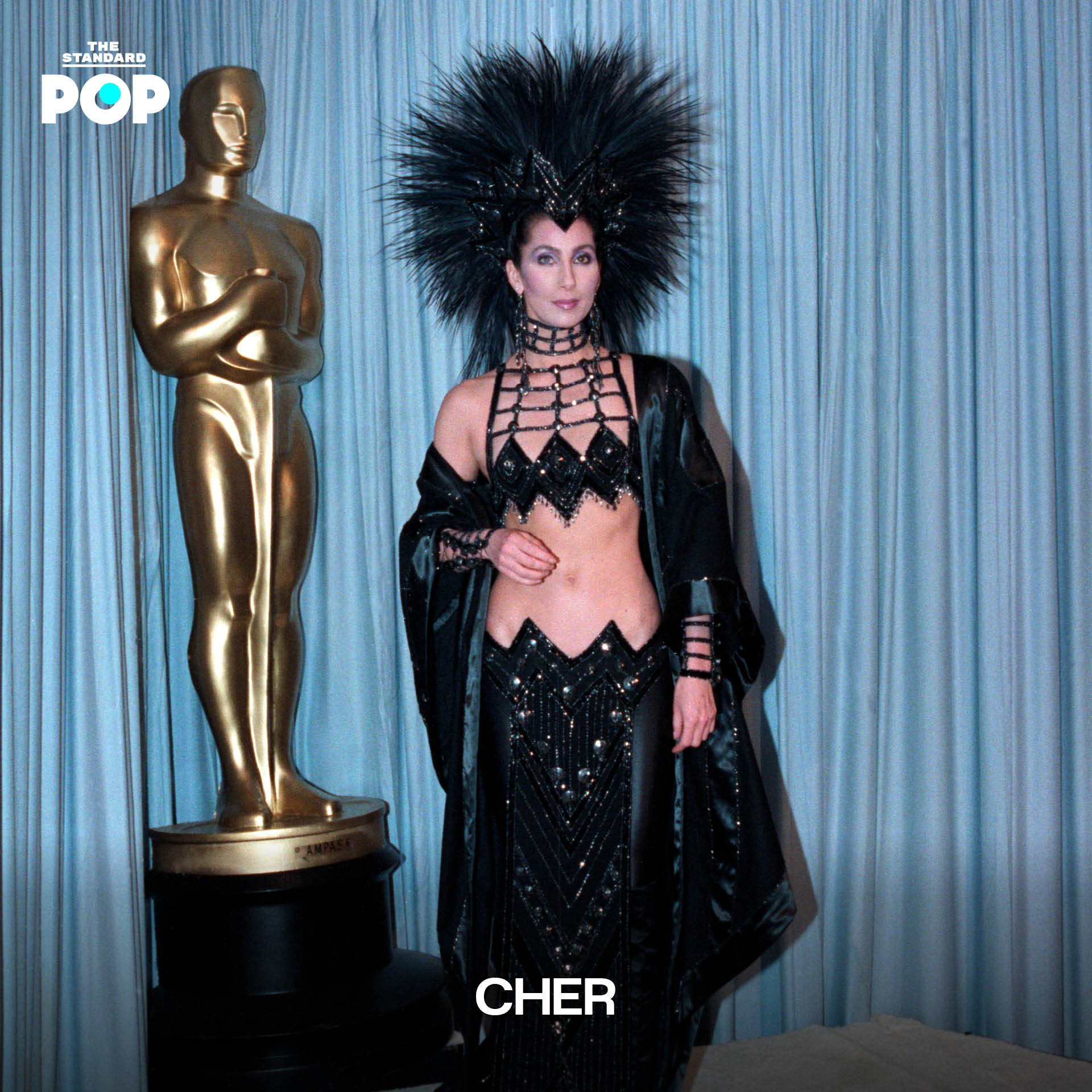 Cher และ Bob Mackie ยืนคู่กัน 7