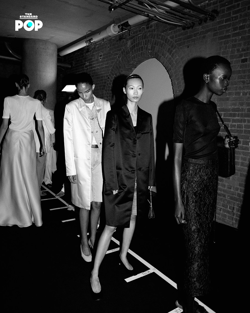 ภาพบรรยากาศแฟชั่นโชว์ CALVIN KLEIN COLLECTION Spring 2027 ณ Terminal Warehouse นิวยอร์ก 9