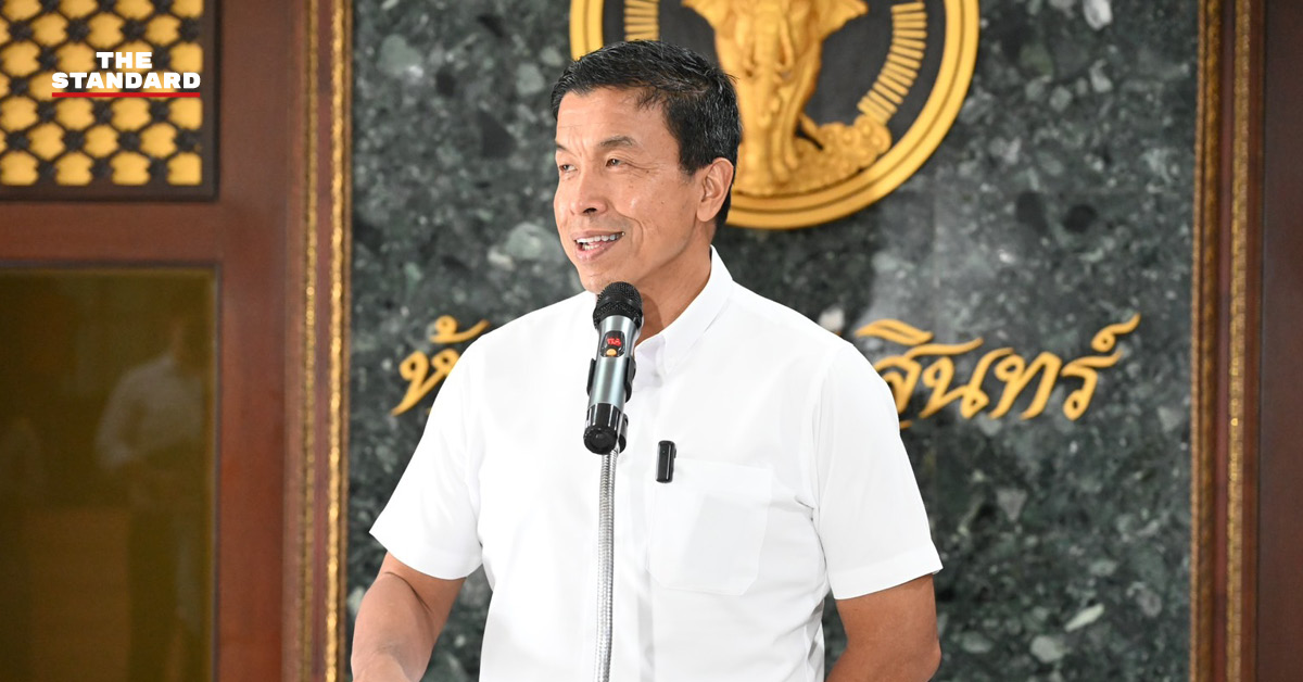 ชัชชาติ สิทธิพันธุ์ ผู้ว่าฯ กทม. กำลังให้สัมภาษณ์หรือตรวจเยี่ยมพื้นที่