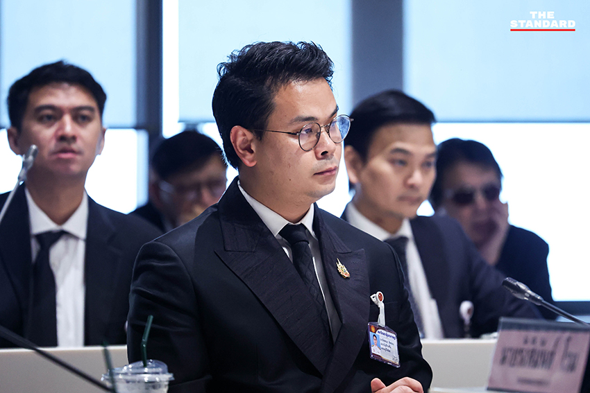 ไชยชนก ชิดชอบ รัฐมนตรีว่าการกระทรวงดิจิทัลเพื่อเศรษฐกิจและสังคม ให้สัมภาษณ์สื่อมวลชนกรณีสินบน 40 ล้านบาท 2