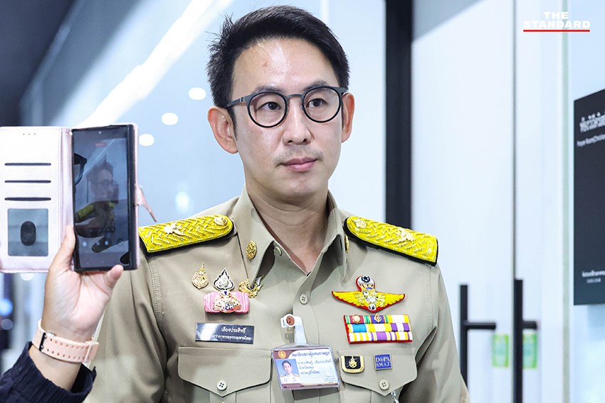 ไชยชนก ชิดชอบ รัฐมนตรีว่าการกระทรวงดิจิทัลเพื่อเศรษฐกิจและสังคม ให้สัมภาษณ์สื่อมวลชนกรณีสินบน 40 ล้านบาท 7