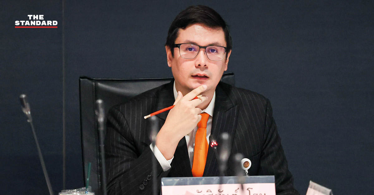 รังสิมันต์ โรม ประธานกรรมาธิการการกฎหมายฯ แถลงข่าว