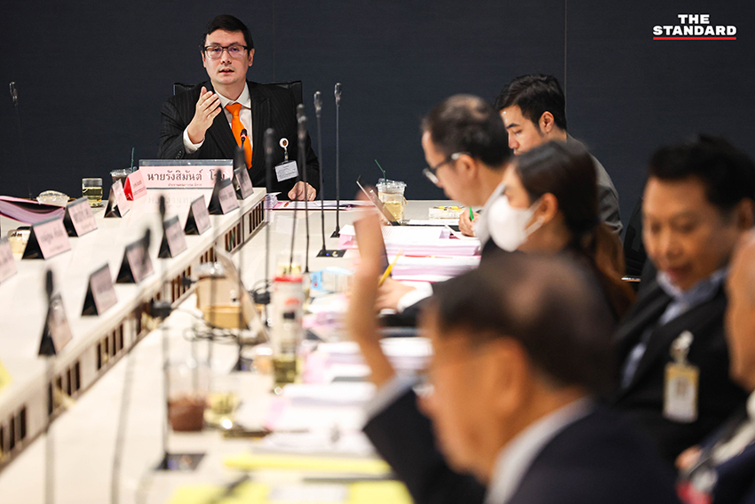 รังสิมันต์ โรม ประธานกรรมาธิการการกฎหมายฯ แถลงข่าว 2