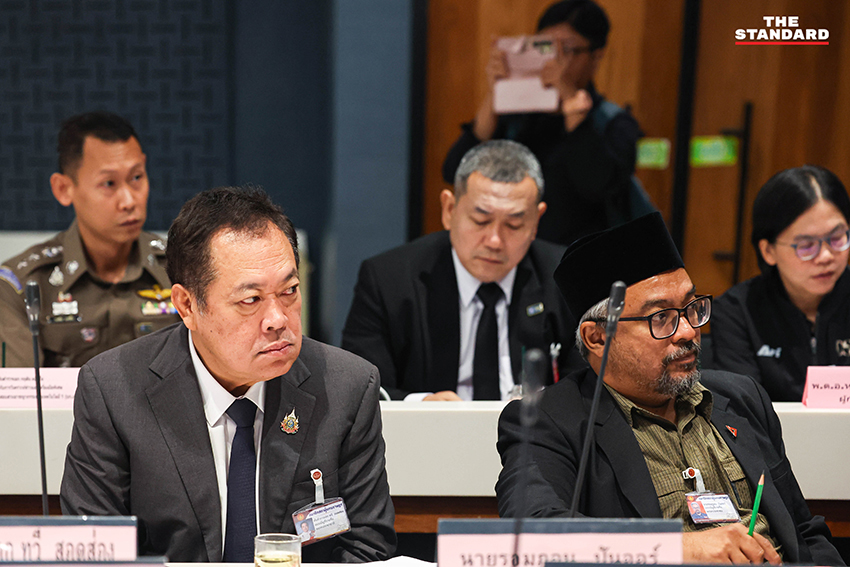 รังสิมันต์ โรม ประธานกรรมาธิการการกฎหมายฯ แถลงข่าว 5