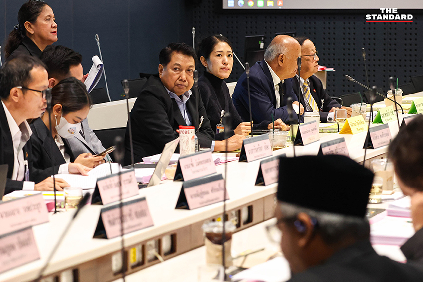 รังสิมันต์ โรม ประธานกรรมาธิการการกฎหมายฯ แถลงข่าว 6
