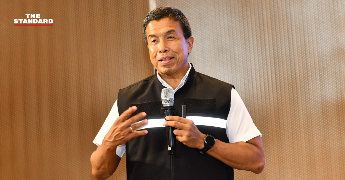 ภาพผู้ว่าฯ ชัชชาติ สิทธิพันธุ์ แถลงข่าวแผนรับมือฝนและสถานการณ์น้ำท่วม กทม.