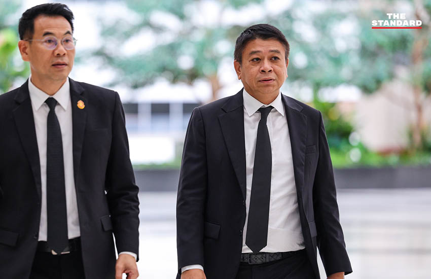 บรรยากาศบริเวณโถงสำนักงานศาลรัฐธรรมนูญระหว่างรอการวินิจฉัยคดีบาร์โค้ด 1