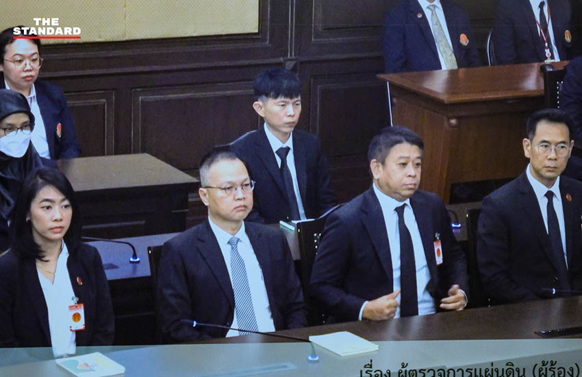 บรรยากาศบริเวณโถงสำนักงานศาลรัฐธรรมนูญระหว่างรอการวินิจฉัยคดีบาร์โค้ด 3