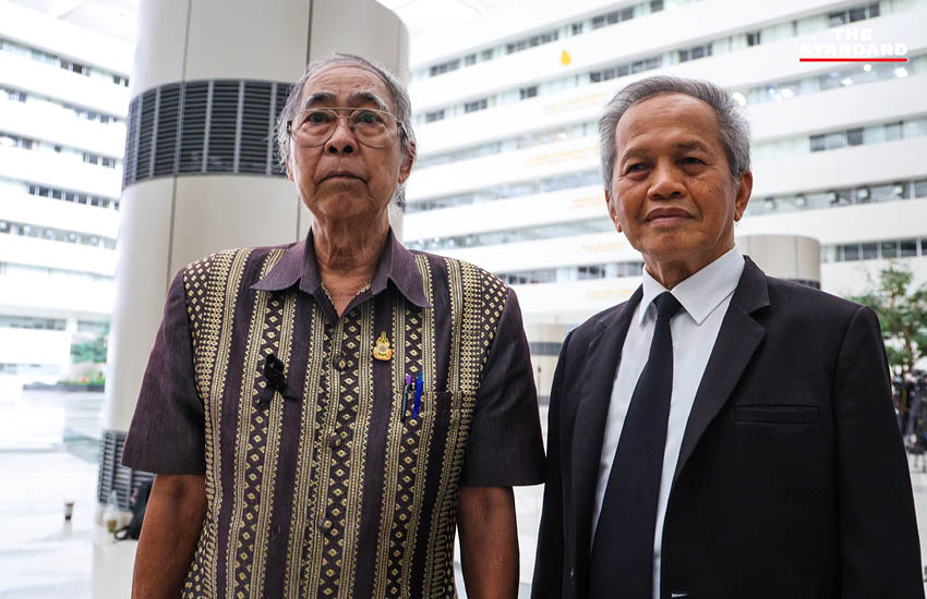 บรรยากาศบริเวณโถงสำนักงานศาลรัฐธรรมนูญระหว่างรอการวินิจฉัยคดีบาร์โค้ด 7