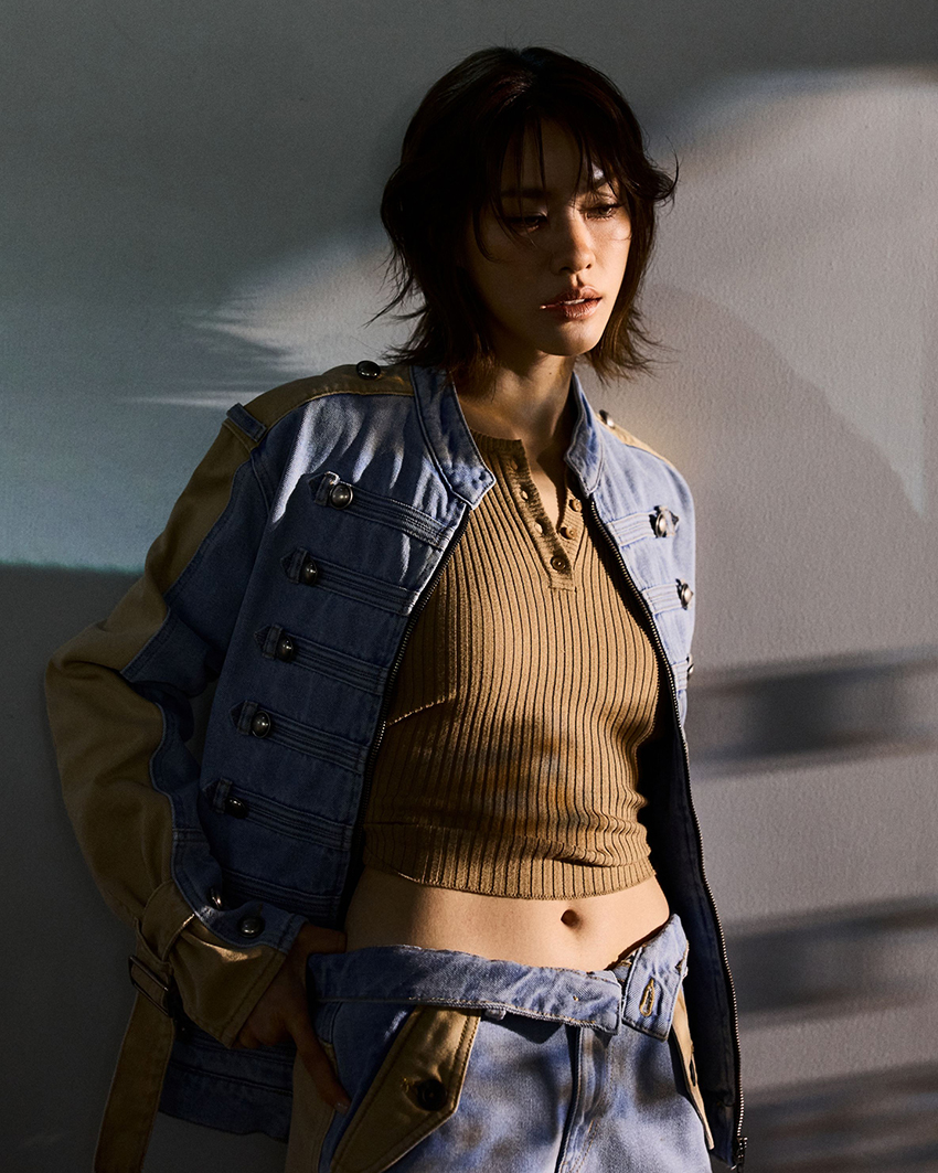 นางแบบสวมใส่เสื้อผ้าจากคอลเล็กชัน C P S x DRY CLEAN ONLY ‘The Possibility Market’ 1