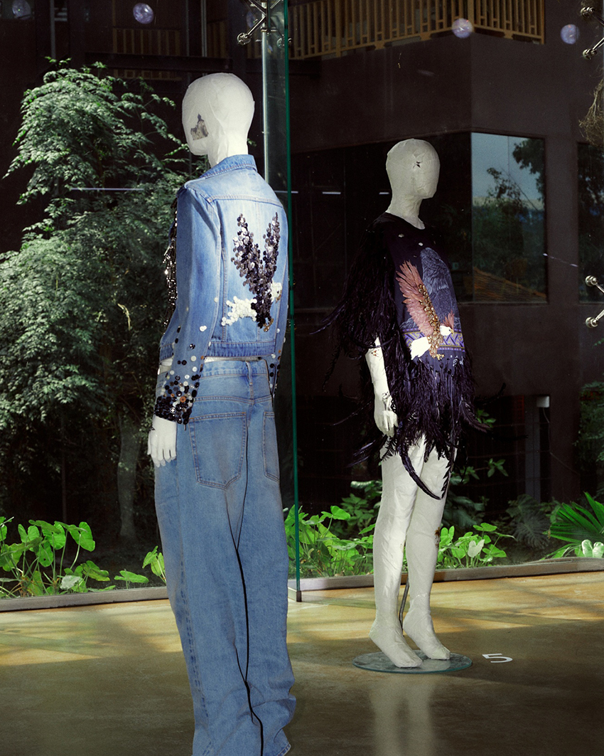 นางแบบสวมใส่เสื้อผ้าจากคอลเล็กชัน C P S x DRY CLEAN ONLY ‘The Possibility Market’ 8