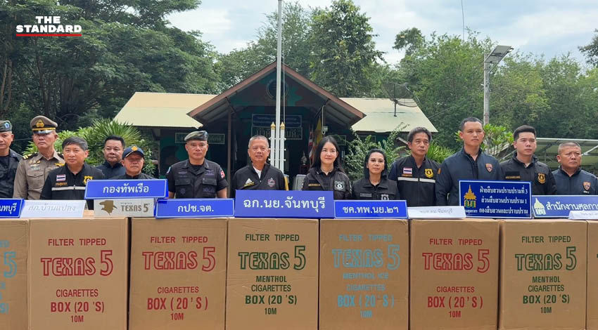 เจ้าหน้าที่กรมศุลกากรแถลงข่าวพร้อมของกลางบุหรี่เถื่อนจำนวนมากที่ยึดได้ 1