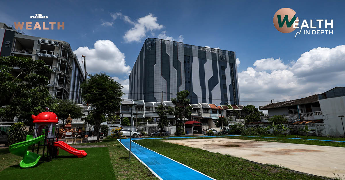 ภาพกราฟิกแสดง Data Center และข้อความเกี่ยวกับปัญหา Ghost Demand ที่ประเทศต้องแบกรับ