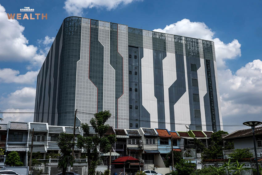 ภาพกราฟิกแสดง Data Center และข้อความเกี่ยวกับปัญหา Ghost Demand ที่ประเทศต้องแบกรับ 4