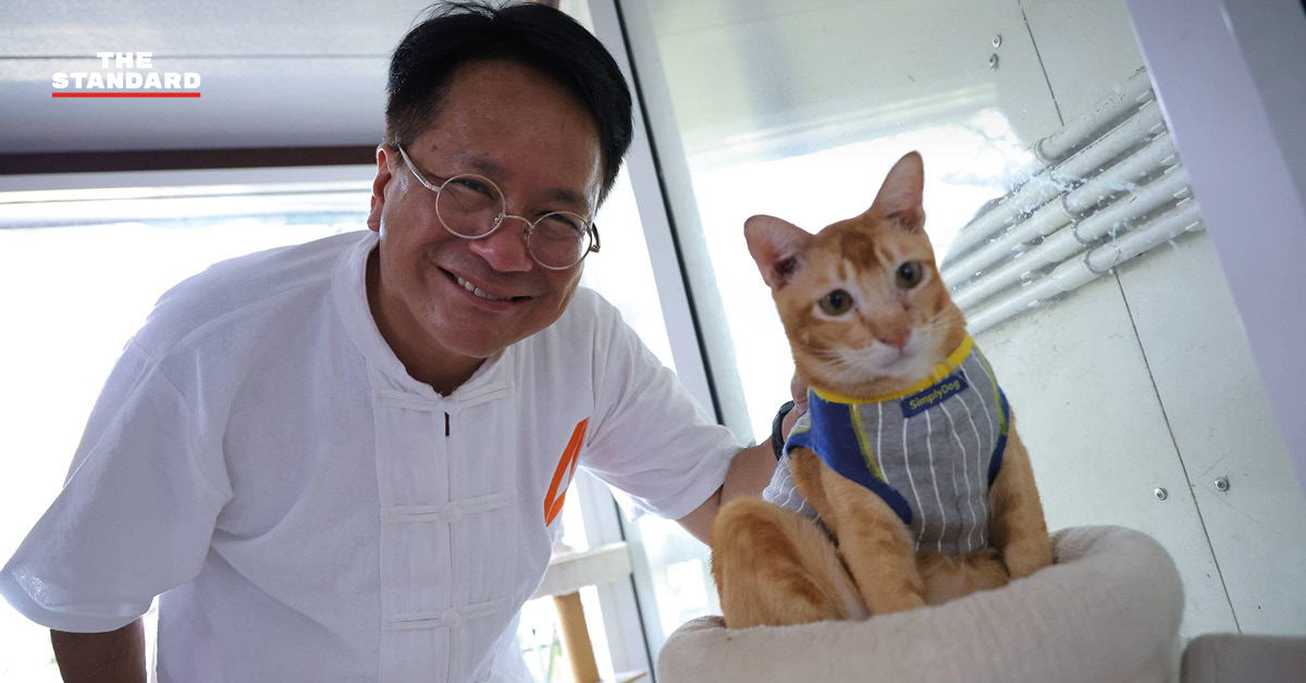เดชรัต สุขกำเนิด ผู้สมัครนายก อบจ.นนทบุรี พบปะพระพยอม กัลยาโณ ที่วัดสวนแก้ว เพื่อหารือเรื่องสวัสดิการสัตว์จรจัดและผู้สูงอายุ