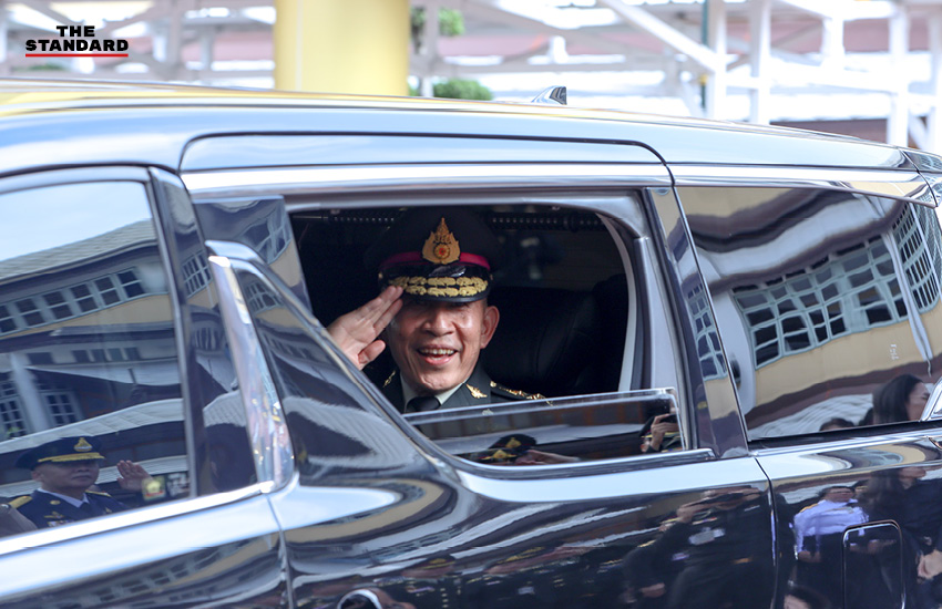 ภาพพิธีรับส่งหน้าที่ปลัดกระทรวงกลาโหมคนใหม่ พล.อ. ศรัณย์ เพชรานนท์ โดยมี พล.อ. ธราพงษ์ มะละคำ ร่วมในพิธี 1
