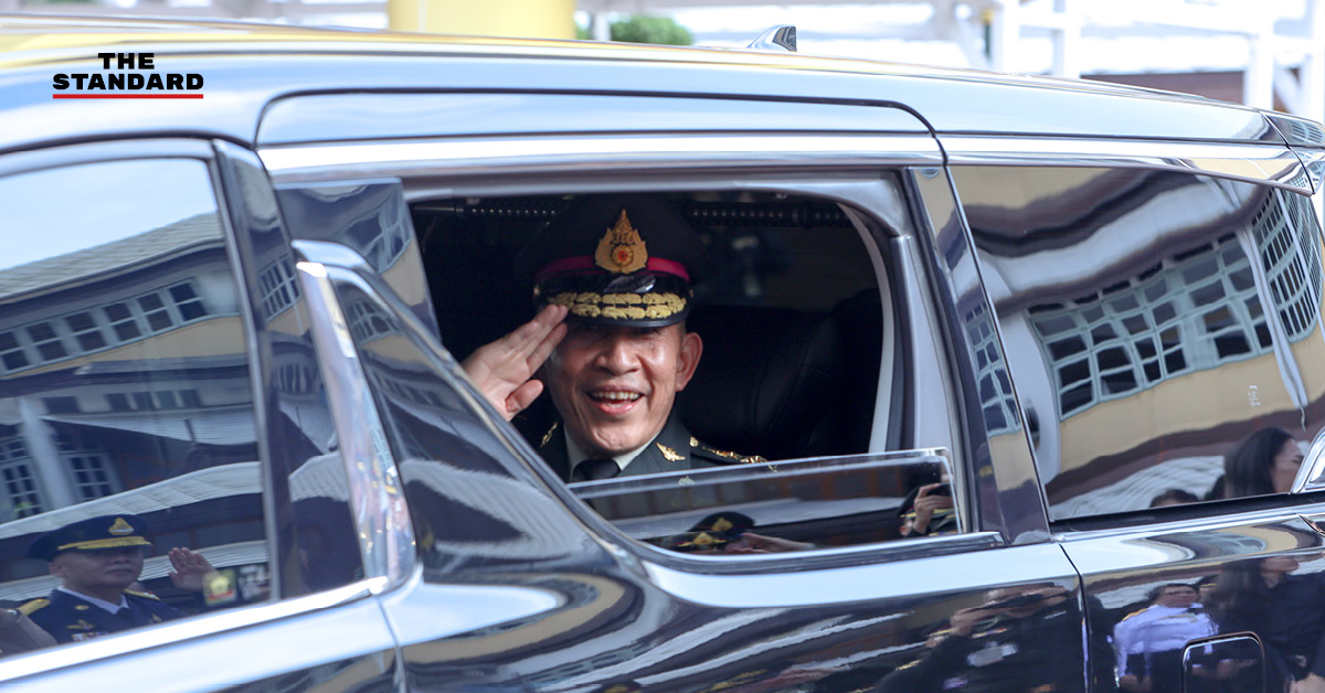 ภาพพิธีรับส่งหน้าที่ปลัดกระทรวงกลาโหมคนใหม่ พล.อ. ศรัณย์ เพชรานนท์ โดยมี พล.อ. ธราพงษ์ มะละคำ ร่วมในพิธี