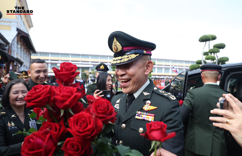 ภาพพิธีรับส่งหน้าที่ปลัดกระทรวงกลาโหมคนใหม่ พล.อ. ศรัณย์ เพชรานนท์ โดยมี พล.อ. ธราพงษ์ มะละคำ ร่วมในพิธี 5