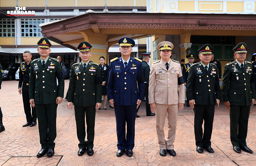 ภาพพิธีรับส่งหน้าที่ปลัดกระทรวงกลาโหมคนใหม่ พล.อ. ศรัณย์ เพชรานนท์ โดยมี พล.อ. ธราพงษ์ มะละคำ ร่วมในพิธี 6