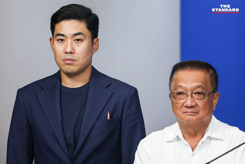 อภิสิทธิ์ เวชชาชีวะ หัวหน้าพรรคประชาธิปัตย์ แถลงข่าวประเด็น กกต. และคดีฮั้ว สว. 4