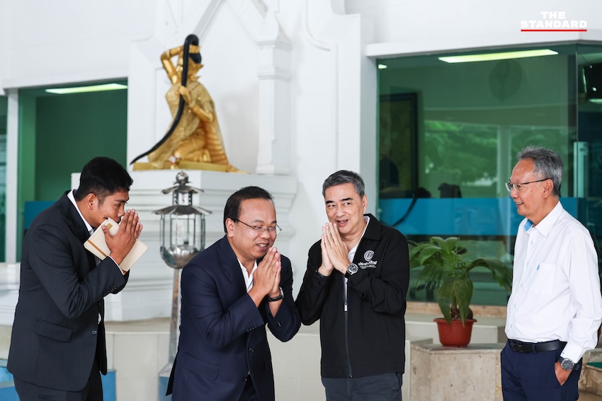 อภิสิทธิ์ เวชชาชีวะ หัวหน้าพรรคประชาธิปัตย์ แถลงข่าวประเด็น กกต. และคดีฮั้ว สว. 5