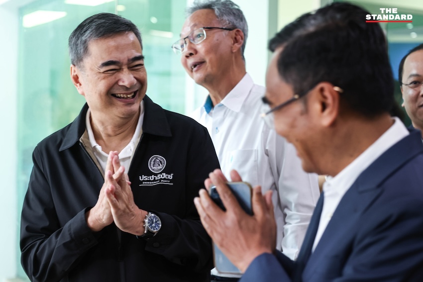 อภิสิทธิ์ เวชชาชีวะ หัวหน้าพรรคประชาธิปัตย์ แถลงข่าวประเด็น กกต. และคดีฮั้ว สว. 6