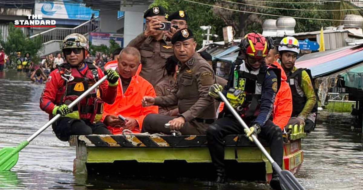 พล.ต.อ. สำราญ นวลมา รอง ผบ.ตร. ลงพื้นที่ช่วยเหลือผู้ประสบอุทกภัยบริเวณคลองจั่น