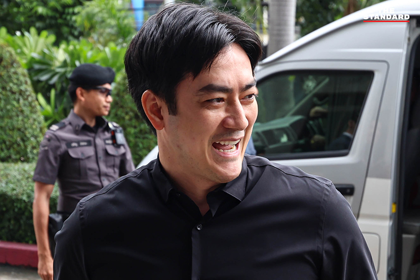 เจ้าหน้าที่ DSI ส่งมอบสำนวนคดี Forex จำนวนมากให้อัยการ โดยมีภาวุธและฟิล์ม รัฐภูมิ เดินทางมารายงานตัว 7
