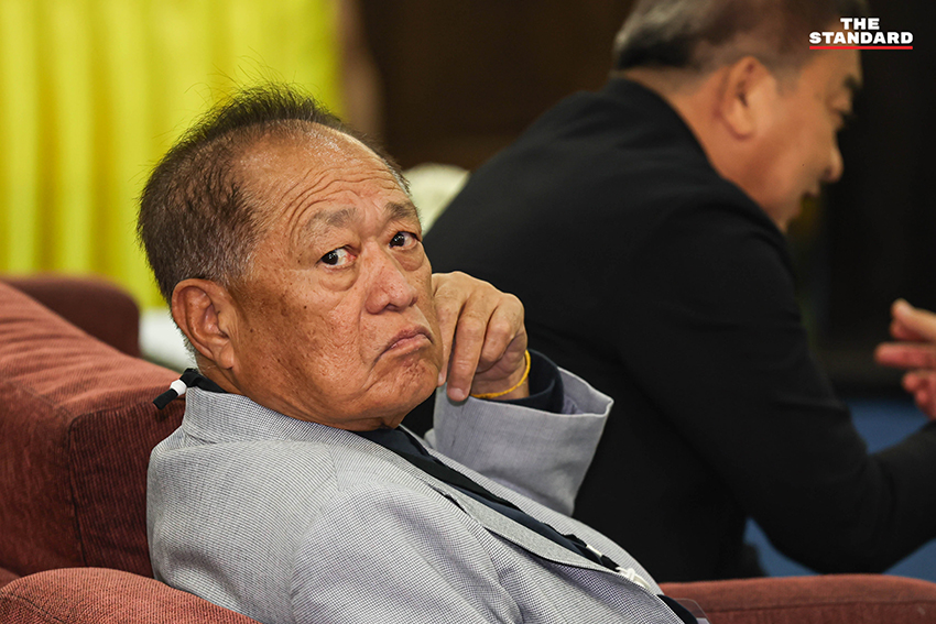 ประธาน กกต. ณรงค์ กลั่นวาริณ แถลงข่าวต่อสื่อมวลชน 6