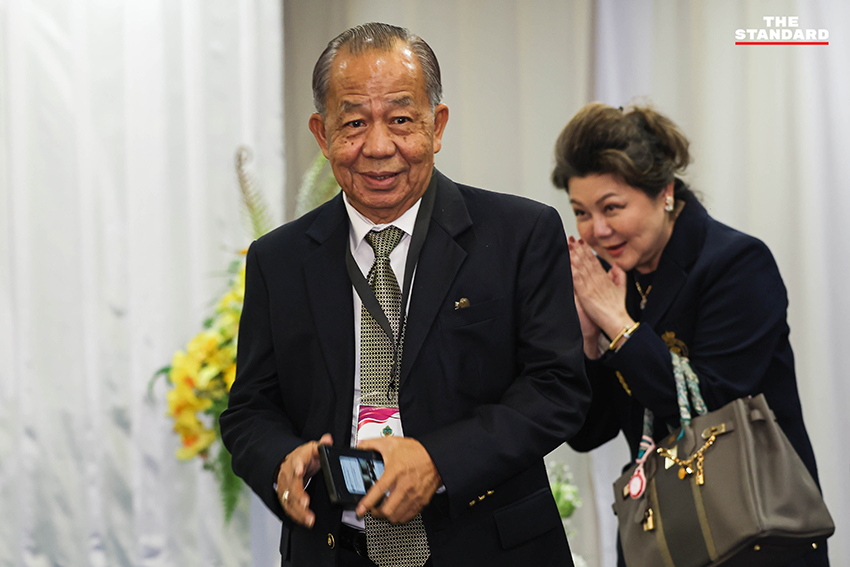 ประธาน กกต. ณรงค์ กลั่นวาริณ แถลงข่าวต่อสื่อมวลชน 8