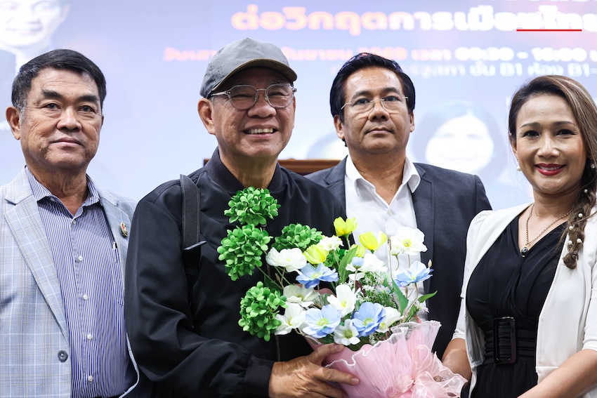 ภาพวงเสวนา ‘จับตาบทบาทองค์กรอิสระ ต่อวิกฤตการเมืองไทย’ ที่อาคารรัฐสภา 8