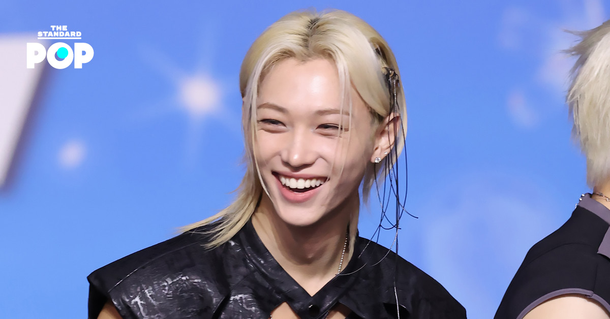 Felix วง Stray Kids ในชุดสูทสีดำ