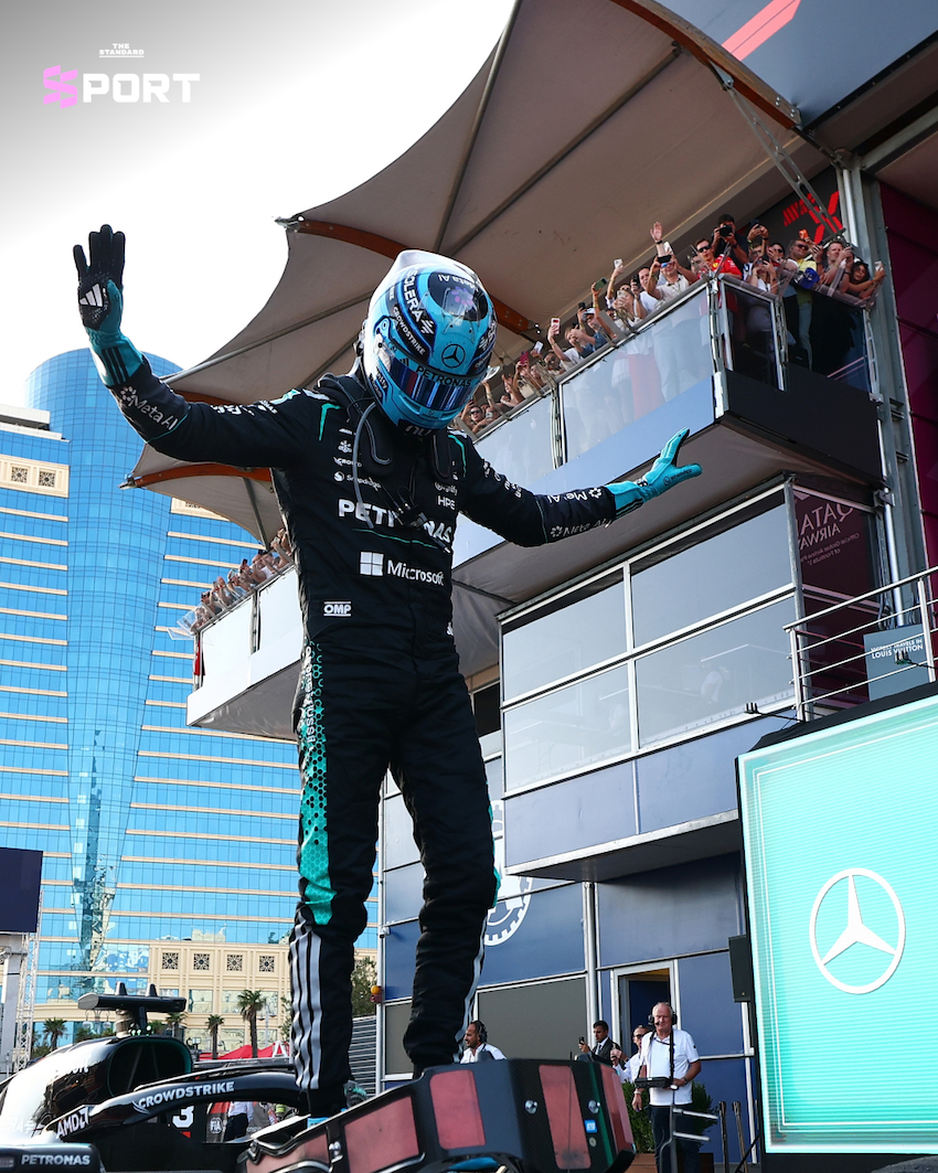 จอร์จ รัสเซลล์ นักแข่ง F1 กำลังฉลองชัยชนะในการแข่งขันอาเซอร์ไบจาน กรังด์ปรีซ์ 1