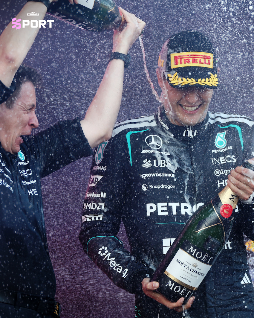 จอร์จ รัสเซลล์ นักแข่ง F1 กำลังฉลองชัยชนะในการแข่งขันอาเซอร์ไบจาน กรังด์ปรีซ์ 2
