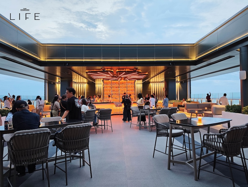 ภาพมุมสูงของโรงแรม Grande Centre Point Voyage Pattaya พร้อมสวนน้ำขนาดใหญ่ 9