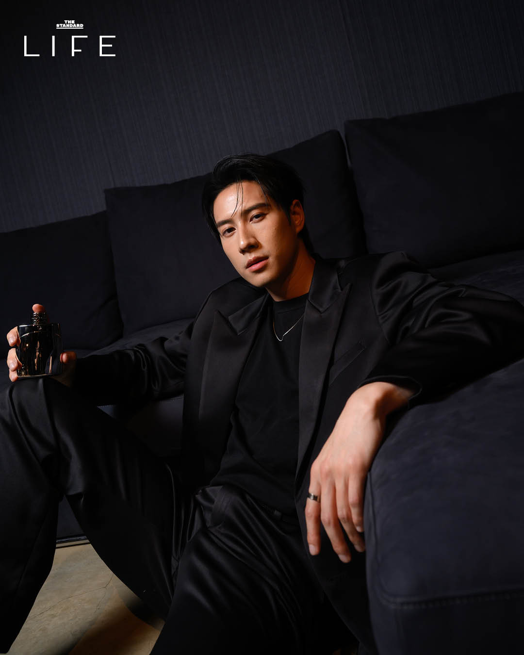 ภาพ เกรท สพล และ ไบร์ท รพีพงศ์ ถ่ายคู่กับน้ำหอม Montblanc Legend Elixir 2